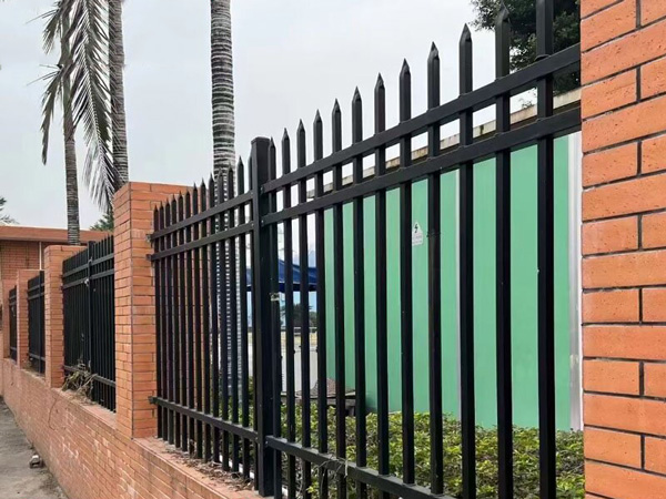 鐵藝護(hù)欄(三橫梁)W35